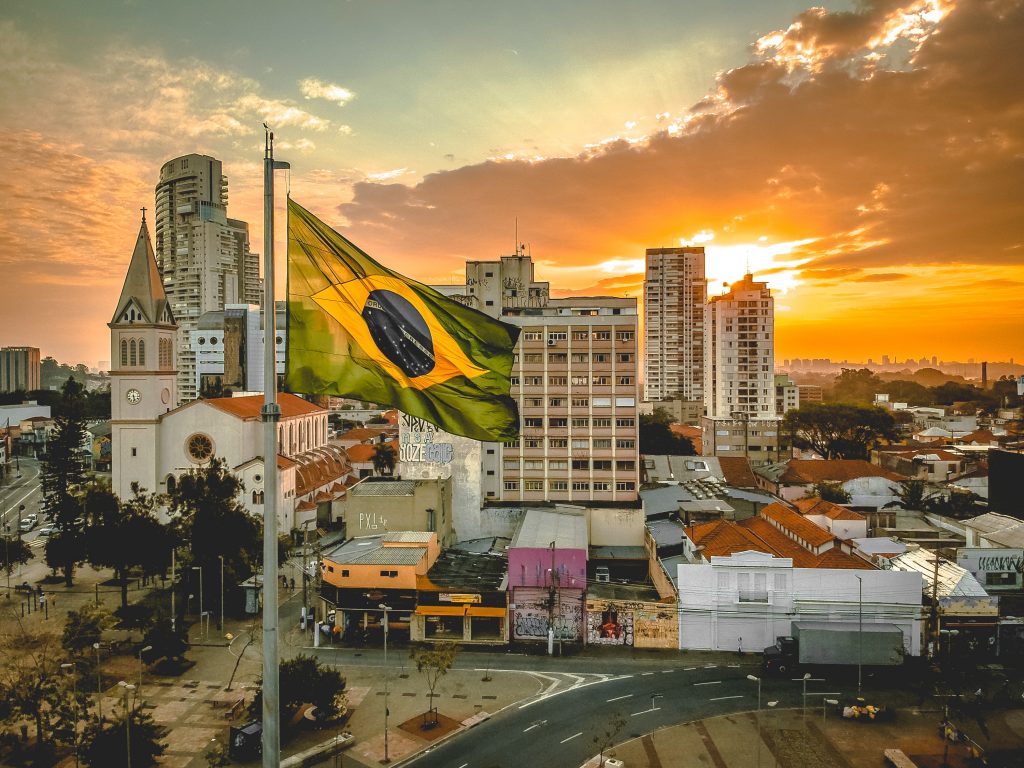 por do sol na cidade onde está o missionário no Brasil